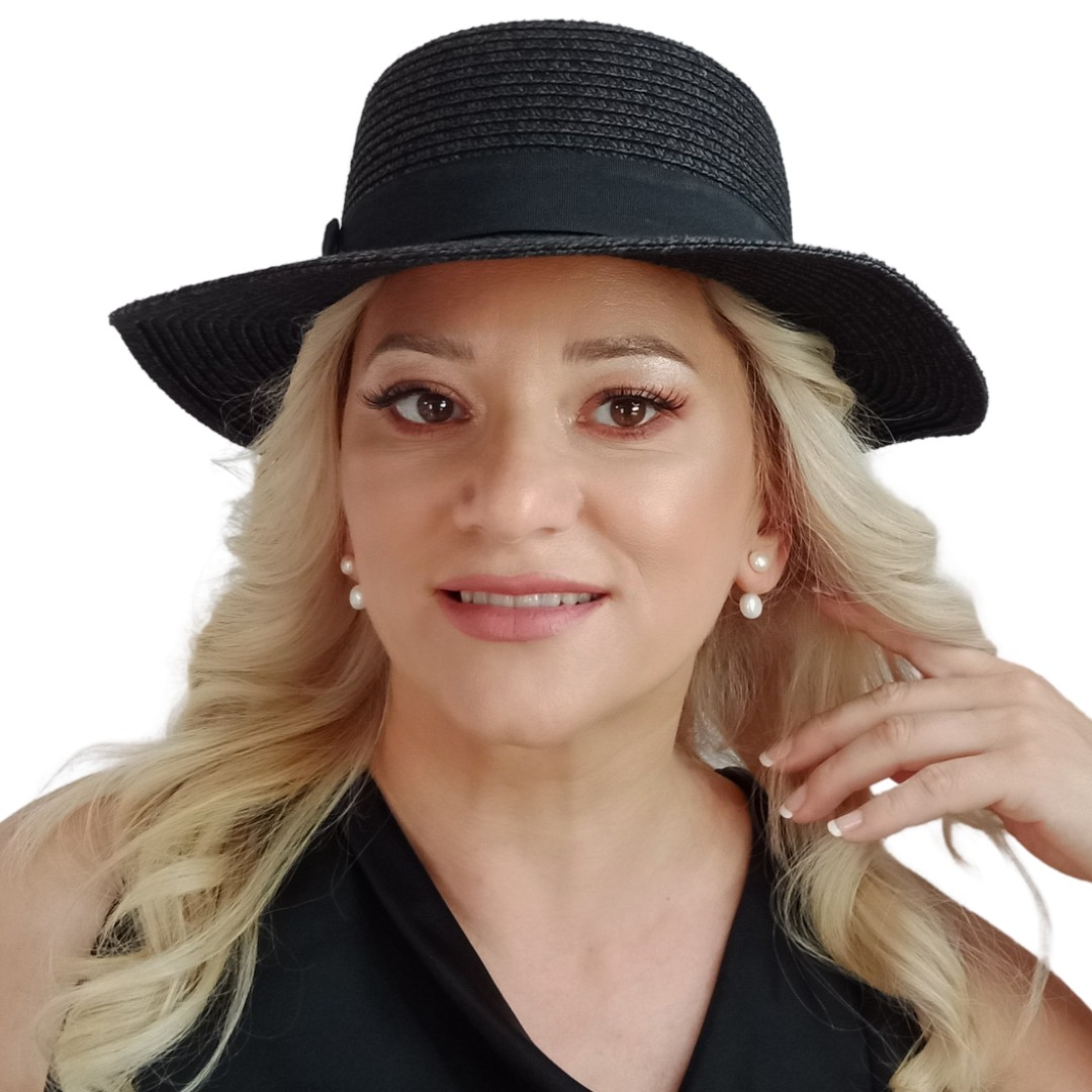 Cercei perle albe Double, pălărie neagră – Mână Spre Ureche